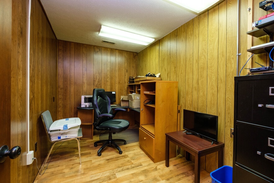 More Photos Of 36 Lucas Rd, Fishersville Warehouse For Lease