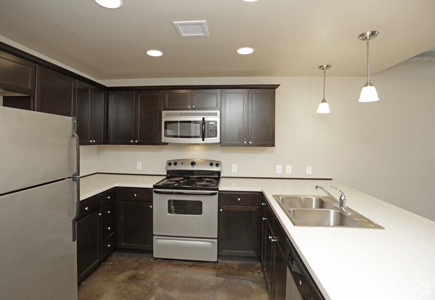 More Photos Of 901 New Hampshire St, Lawrence Apartments For Lease