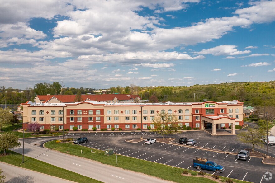 More Photos Of 13615 Riverport Dr, Maryland Heights Hotel For Sale