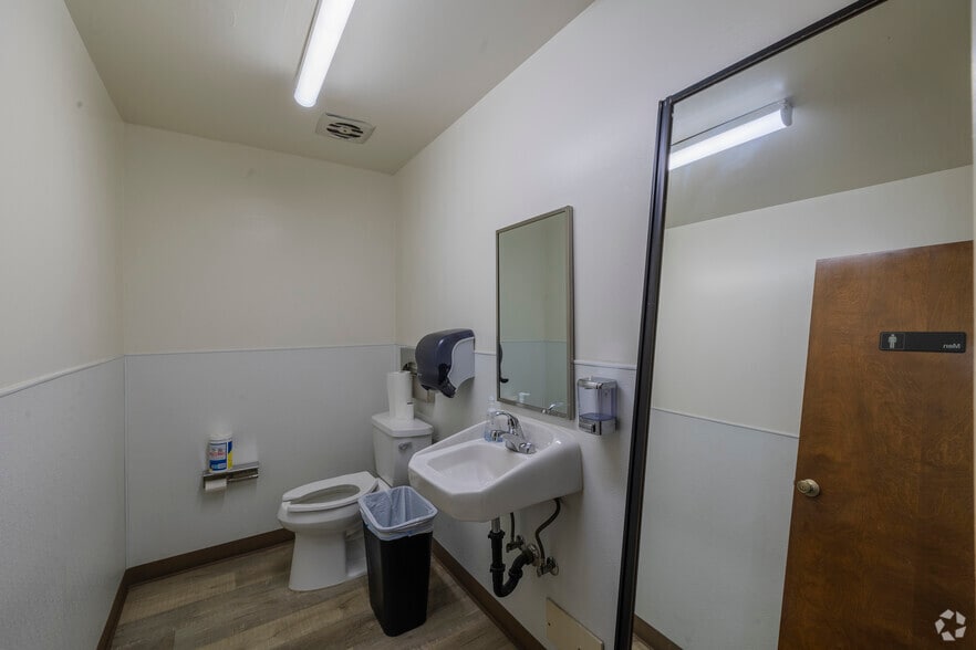 More Photos Of 2015 W 140th Ave, San Leandro Warehouse For Sale