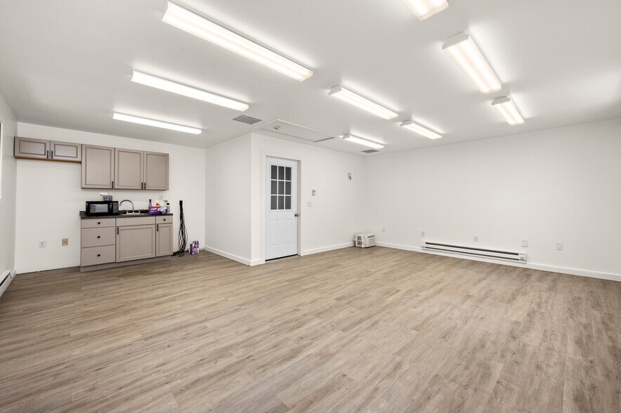 More Photos Of 1041 N River Rd, Palisade Warehouse For Sale