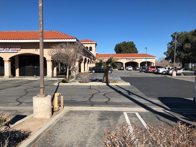 More Photos Of 2553 E Palmdale Blvd, Palmdale Storefront For Sale