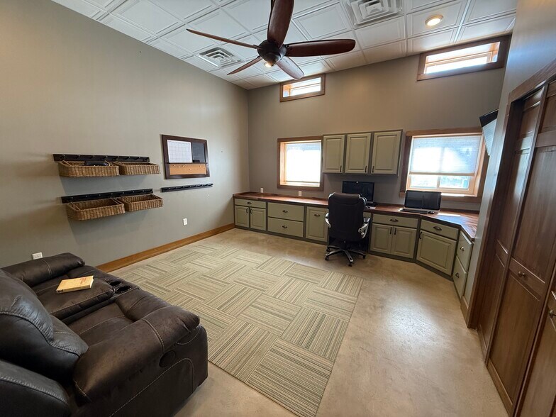 More Photos Of 805 Atlantic Ave, Franklin Light Manufacturing For Sale