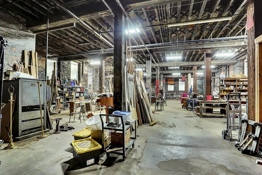 More Photos Of 701 E Hay St, York Warehouse For Lease
