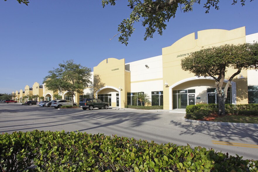 More Photos Of 1701-1745 Banks Rd, Margate Light Distribution For Lease