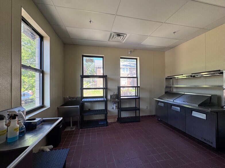 More Photos Of 257 N Water St, Kent Storefront Retail Residential For Sale
