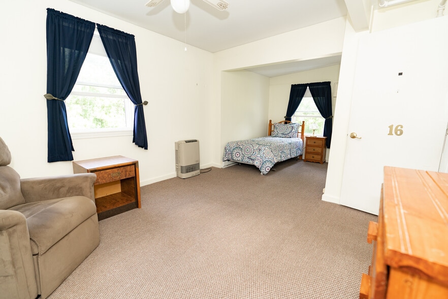 More Photos Of 8 Jennifer Dr, Merrimack Flex For Sale