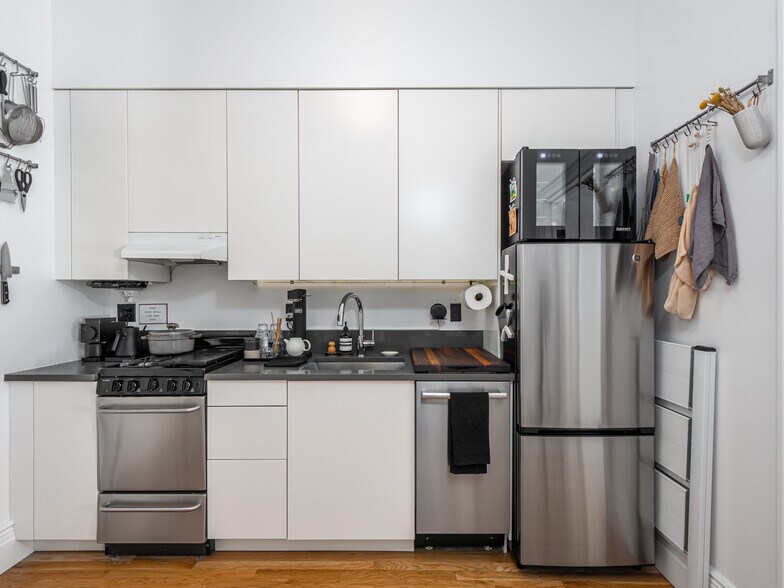 More Photos Of 54 W 71st St, New York Apartments For Sale