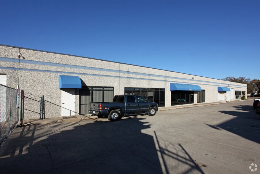 More Photos Of 2530 Glenda Ln, Dallas Light Manufacturing For Lease