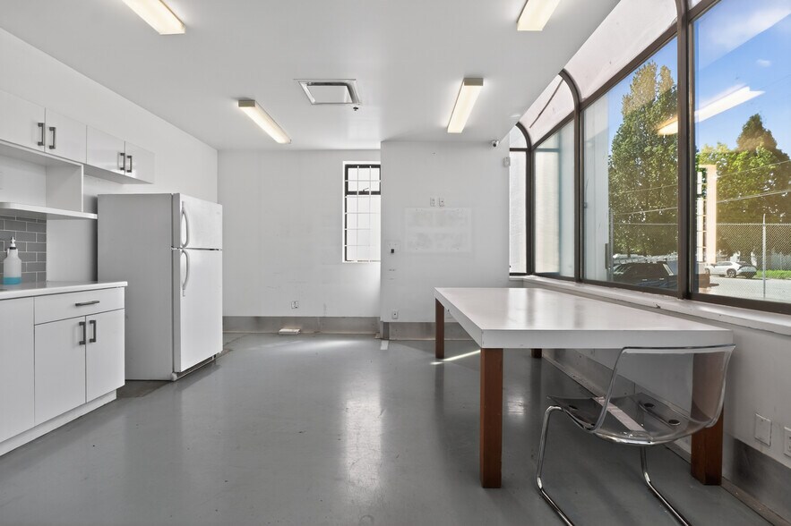 More Photos Of 2580 Viscount Way, Richmond Warehouse For Lease