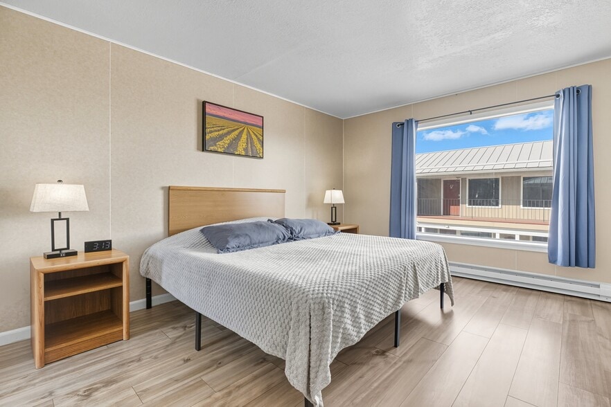 More Photos Of 615 S Main St, Colfax Hotel For Sale