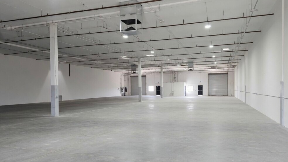 More Photos Of 4225 W Indian School Rd, Phoenix Warehouse For Lease