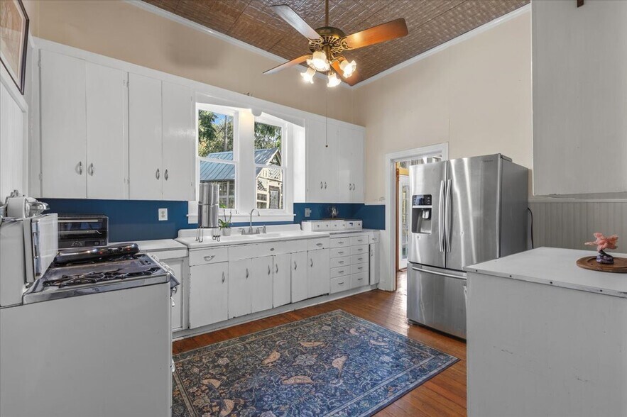 More Photos Of 702 E Main St, Round Rock Office Residential For Sale