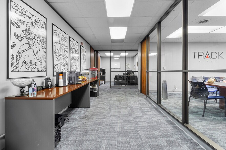 More Photos Of 12-18 N Delaware St, Indianapolis Office For Sale