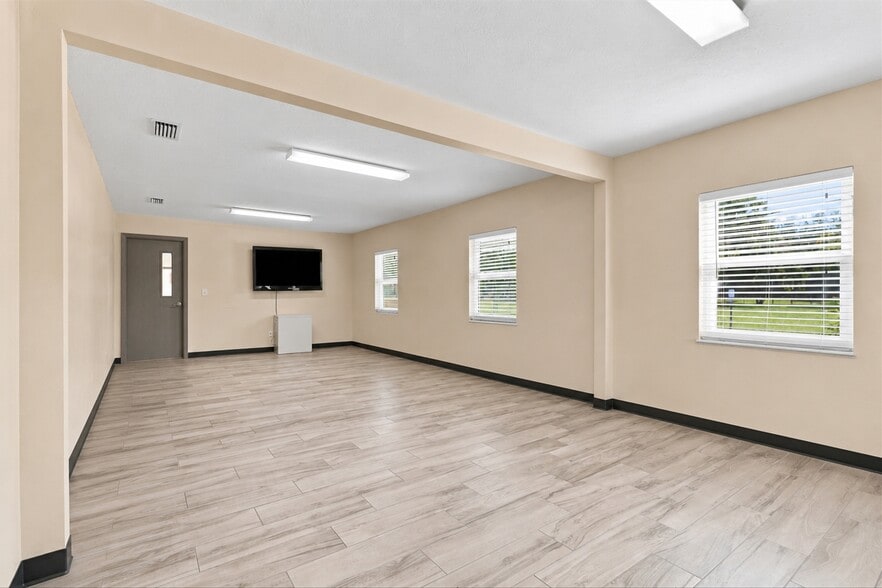More Photos Of 7602 Kenya St, Jacksonville Specialty For Sale
