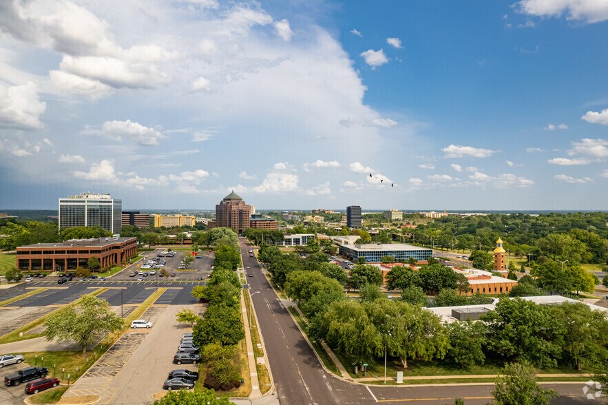 More Photos Of 7500 College Blvd, Overland Park Coworking Space