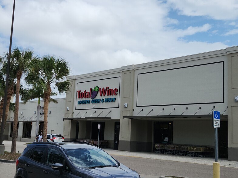 More Photos Of 13711 S Tamiami Trl, Fort Myers Unknown For Lease