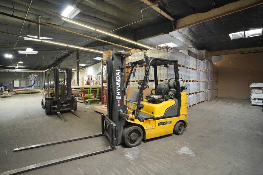 More Photos Of 11921 Sherman Way, North Hollywood Warehouse For Sale