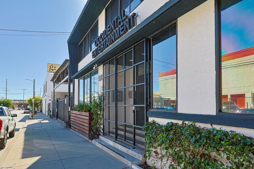 More Photos Of 1041 N Mansfield Ave, Los Angeles Light Distribution For Sale