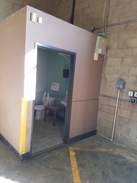 More Photos Of 7648 Lemon Ave, Lemon Grove Manufacturing For Lease