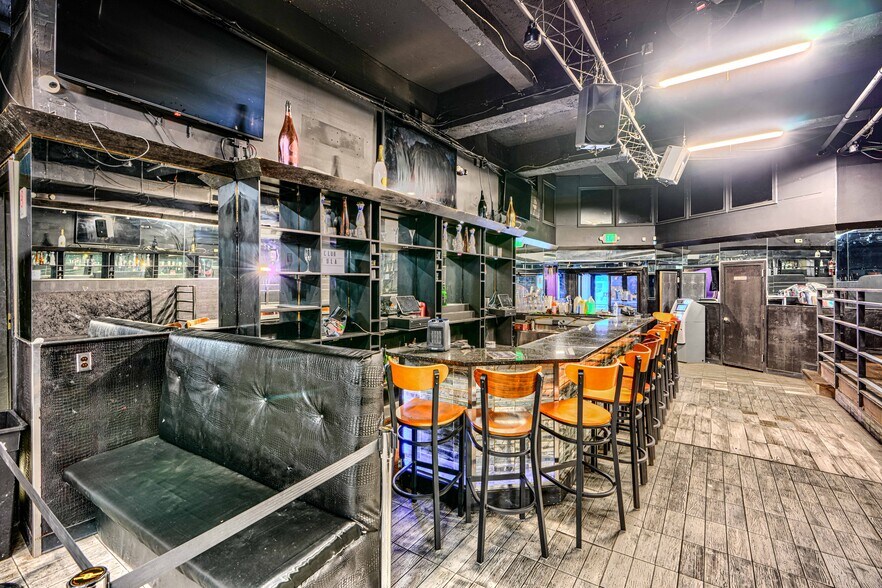 More Photos Of 414-416 E Baltimore St, Baltimore Bar For Sale