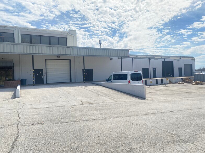 More Photos Of 6201 E 43rd St, Tulsa Manufacturing For Sale