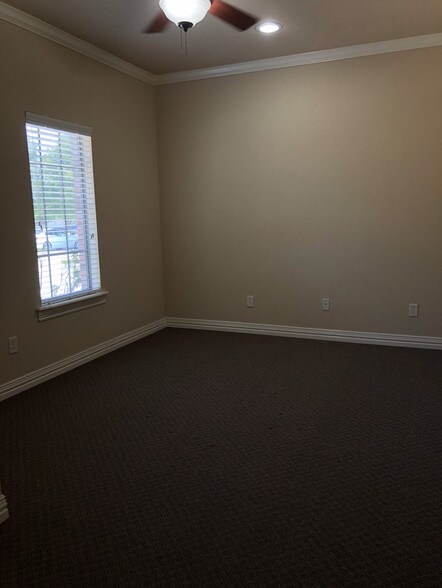 More Photos Of 1400 W Mayfield Rd, Arlington Loft Creative Space For Sale