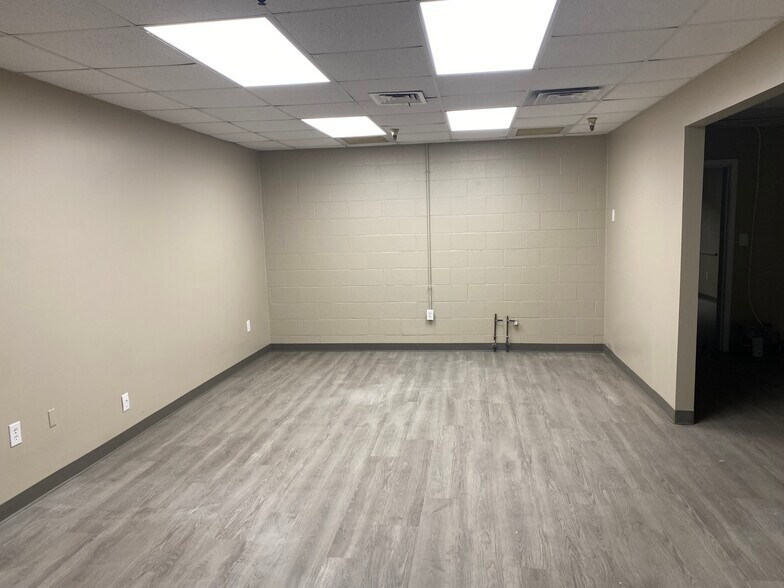 More Photos Of 455 Klutey Park Plaza Dr, Henderson Light Distribution For Sale