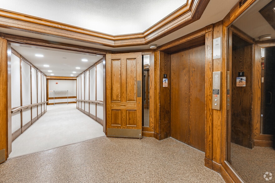 More Photos Of 700 & 734 S Waverly Rd, Holland Office For Sale