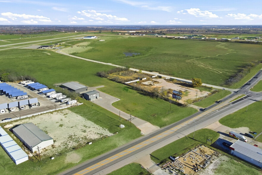 More Photos Of 2550 W US Highway 377, Granbury Flex For Sale