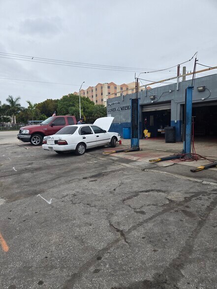 Primary Photo Of 11480 W Flagler St, Miami Auto Repair For Sale