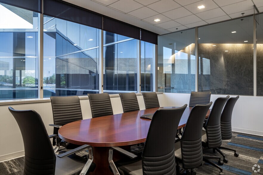More Photos Of 2600 W Big Beaver Rd, Troy Office For Lease