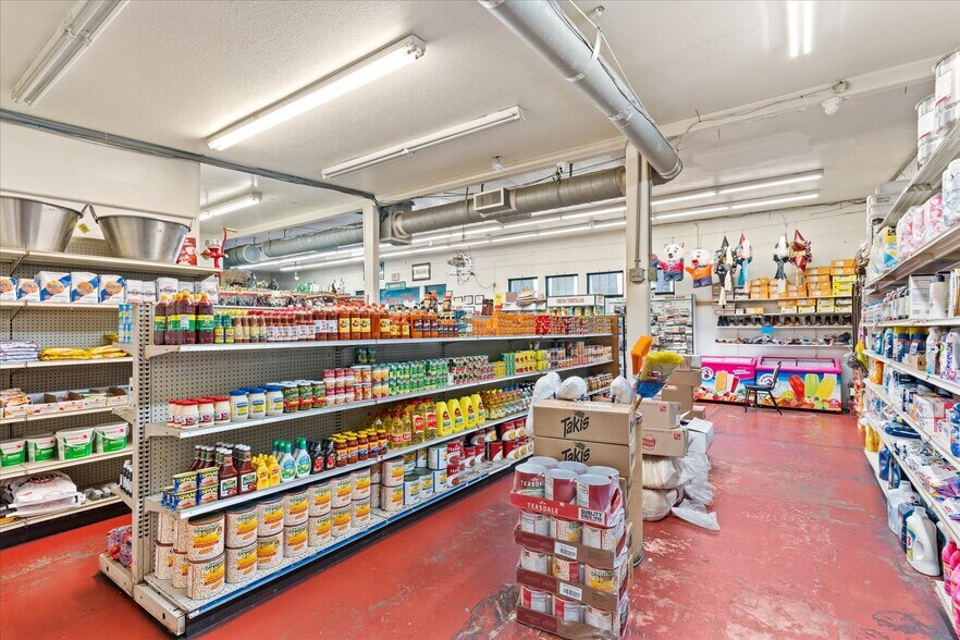 More Photos Of 10448 CA-99, Live Oak Supermarket For Sale