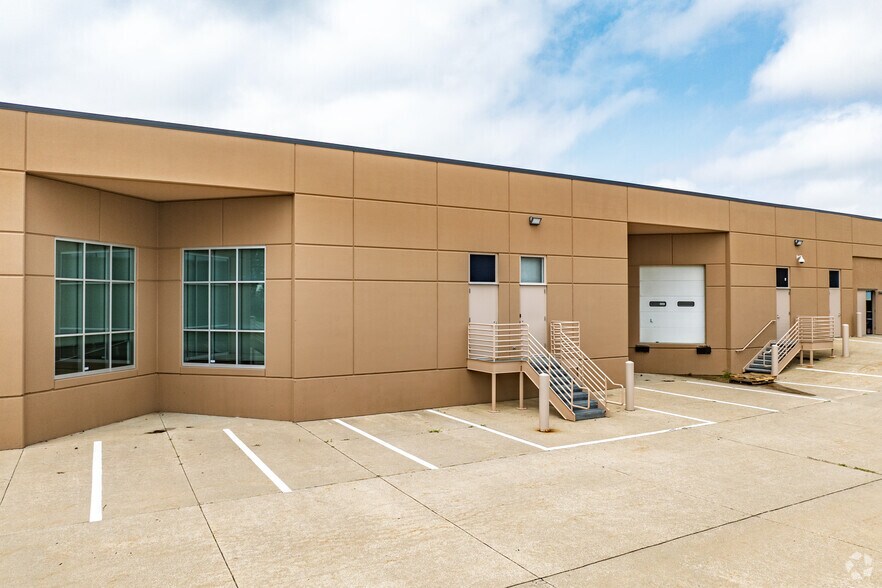 More Photos Of 535 SW 7th St, Des Moines Flex For Sale