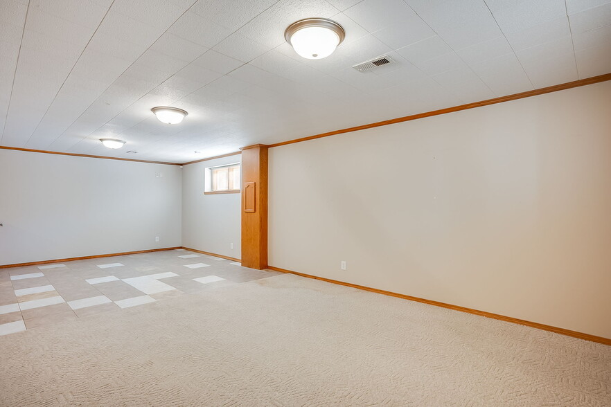 More Photos Of 121 S Water St, Derby Office For Sale