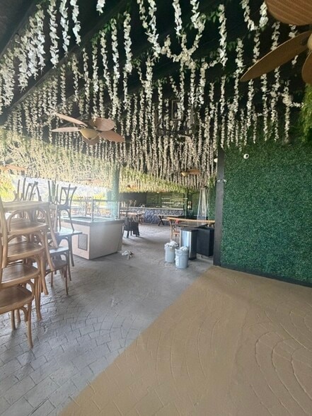 More Photos Of 6500 Foothill Blvd, Tujunga Restaurant For Sale