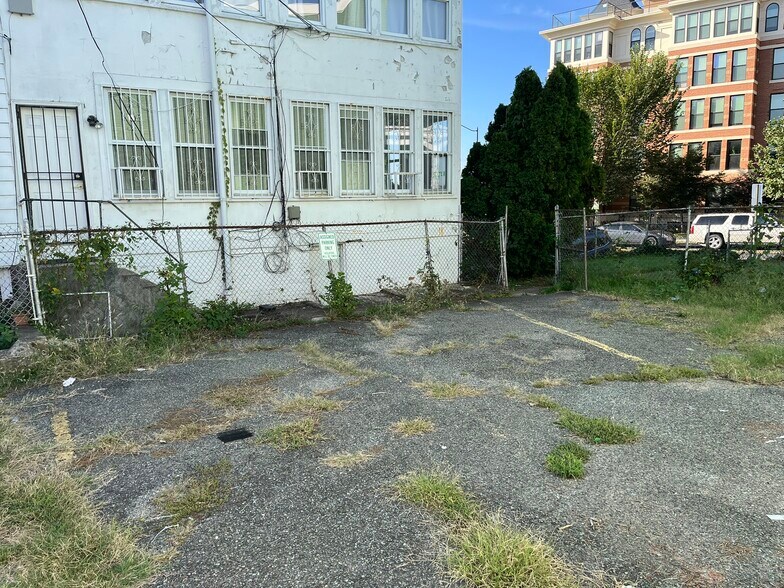 More Photos Of 5 Barney Cir SE, Washington Medical For Lease