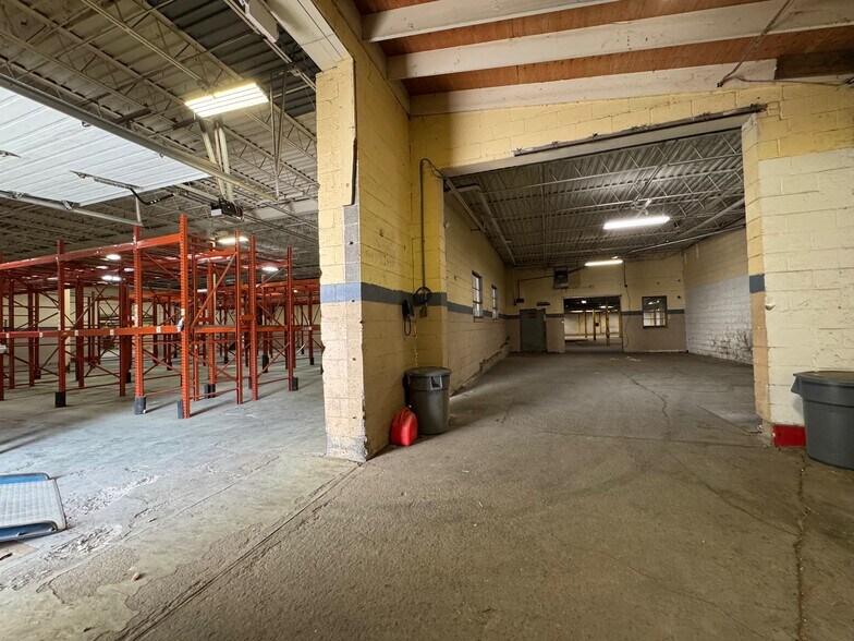 More Photos Of 195 Hudson St, Cornwall-on-Hudson Distribution For Lease