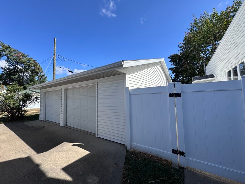 More Photos Of 1415 4th St, Fulton Storefront Retail Residential For Sale