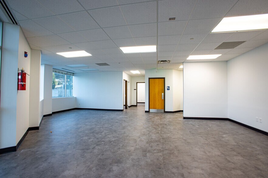 More Photos Of 5610 Ward Rd, Arvada Light Manufacturing For Sale