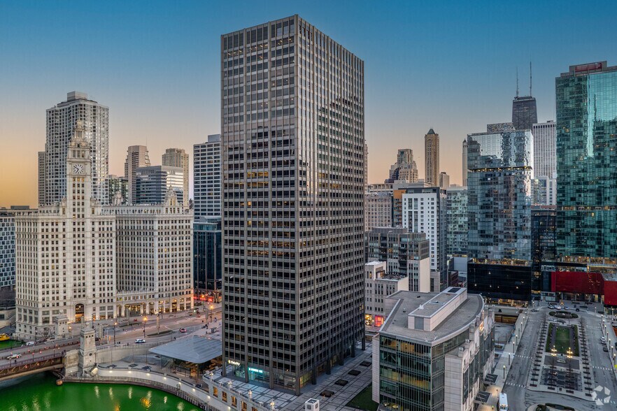 More Photos Of 401 N Michigan Ave, Chicago Office For Sale