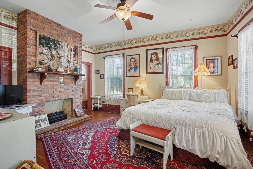 More Photos Of 209 Osborne St, Saint Marys Flex For Sale