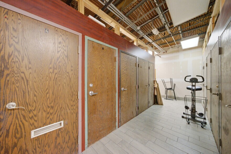 More Photos Of 460 Coventry Ln, Crystal Lake Apartments For Sale