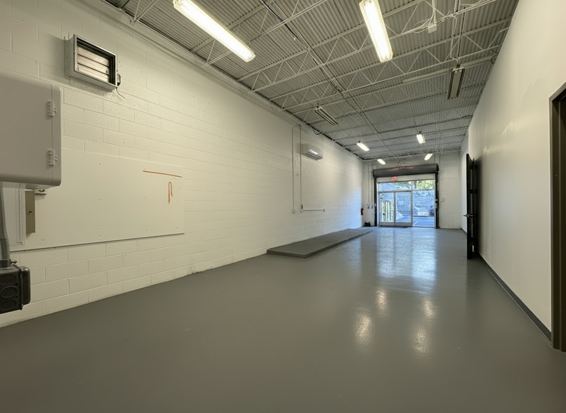 More Photos Of 1120 Curran St NW, Atlanta Showroom For Lease