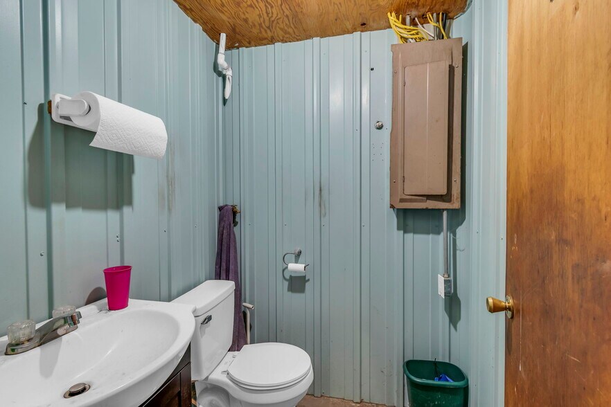 More Photos Of 700 Waters St, Carrollton Freestanding For Sale