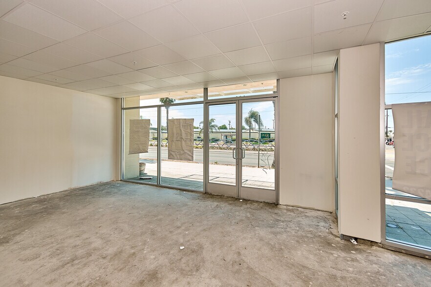 More Photos Of 1598 Long Beach Blvd, Long Beach Storefront Retail Office For Sale