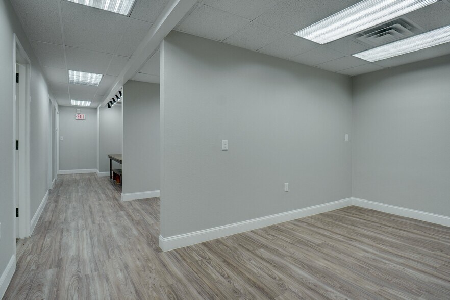 More Photos Of 425 Westpark Way, Euless Office For Sale