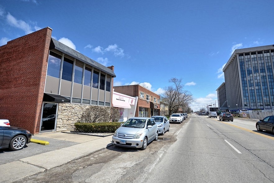 More Photos Of 512 Higgins Rd, Park Ridge Office For Lease