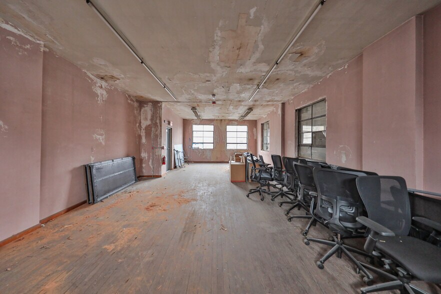 More Photos Of 915 Northampton St, Easton General Retail For Sale