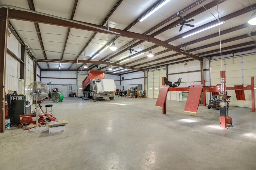 More Photos Of 2533 Highway 41A S, Shelbyville Showroom For Sale